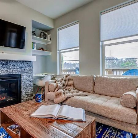 New Tri-Level Home With Ocean View And 3 En-Suite Bedrooms! Depoe Bay Esterno foto