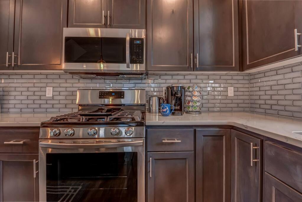 New Tri-Level Home With Ocean View And 3 En-Suite Bedrooms! Depoe Bay Esterno foto