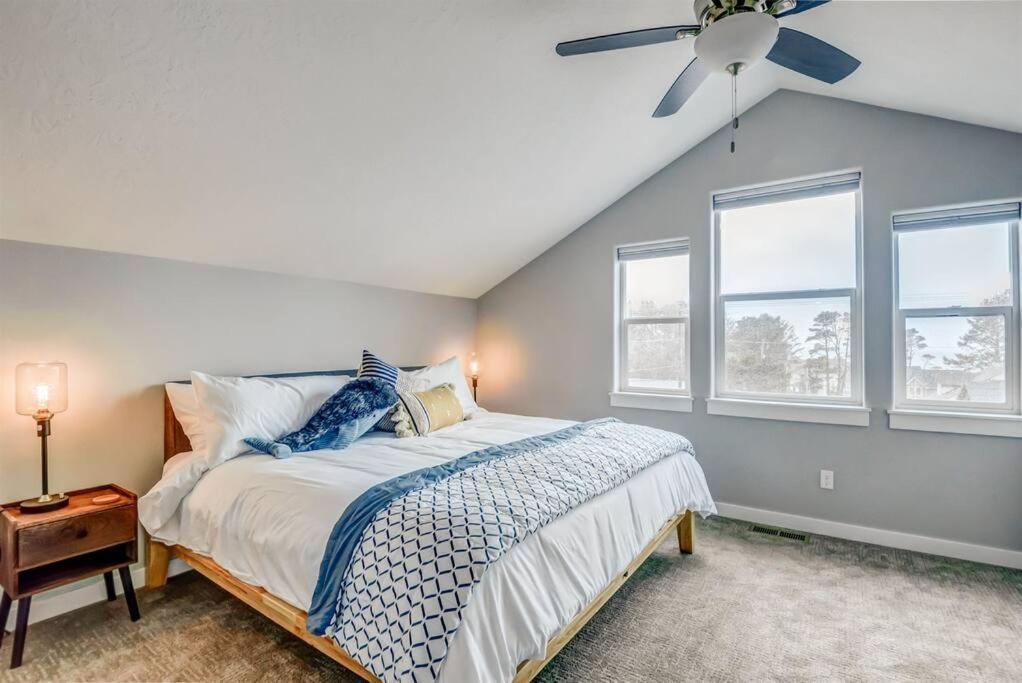 New Tri-Level Home With Ocean View And 3 En-Suite Bedrooms! Depoe Bay Esterno foto