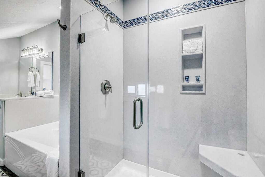 New Tri-Level Home With Ocean View And 3 En-Suite Bedrooms! Depoe Bay Esterno foto