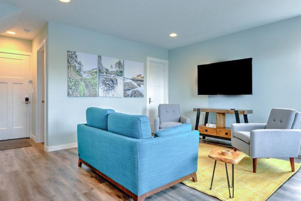 New Tri-Level Home With Ocean View And 3 En-Suite Bedrooms! Depoe Bay Esterno foto