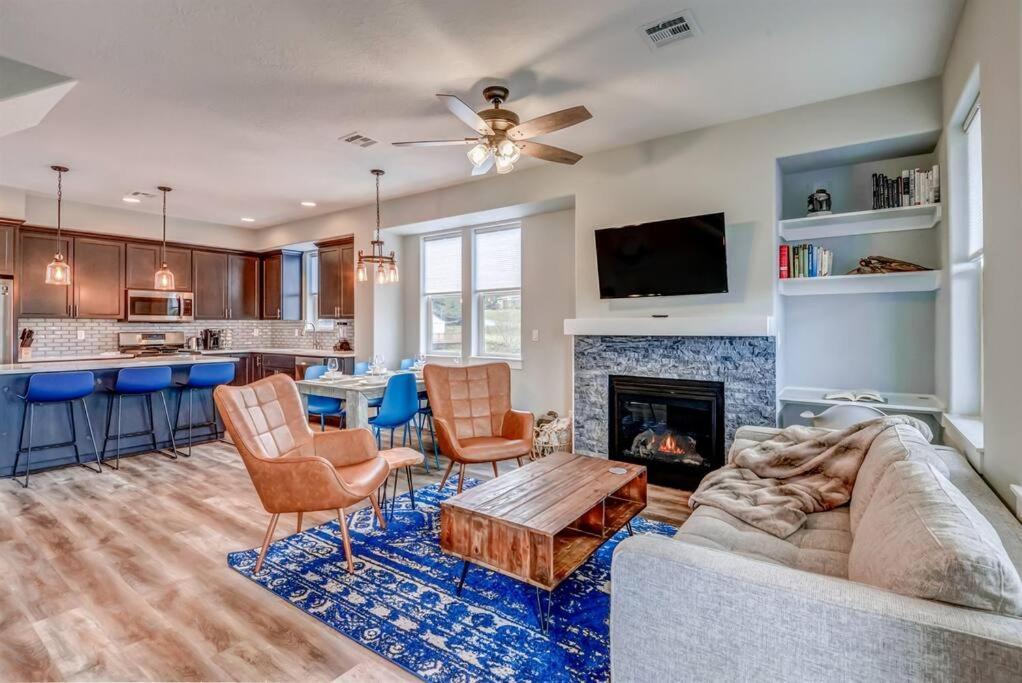 New Tri-Level Home With Ocean View And 3 En-Suite Bedrooms! Depoe Bay Esterno foto