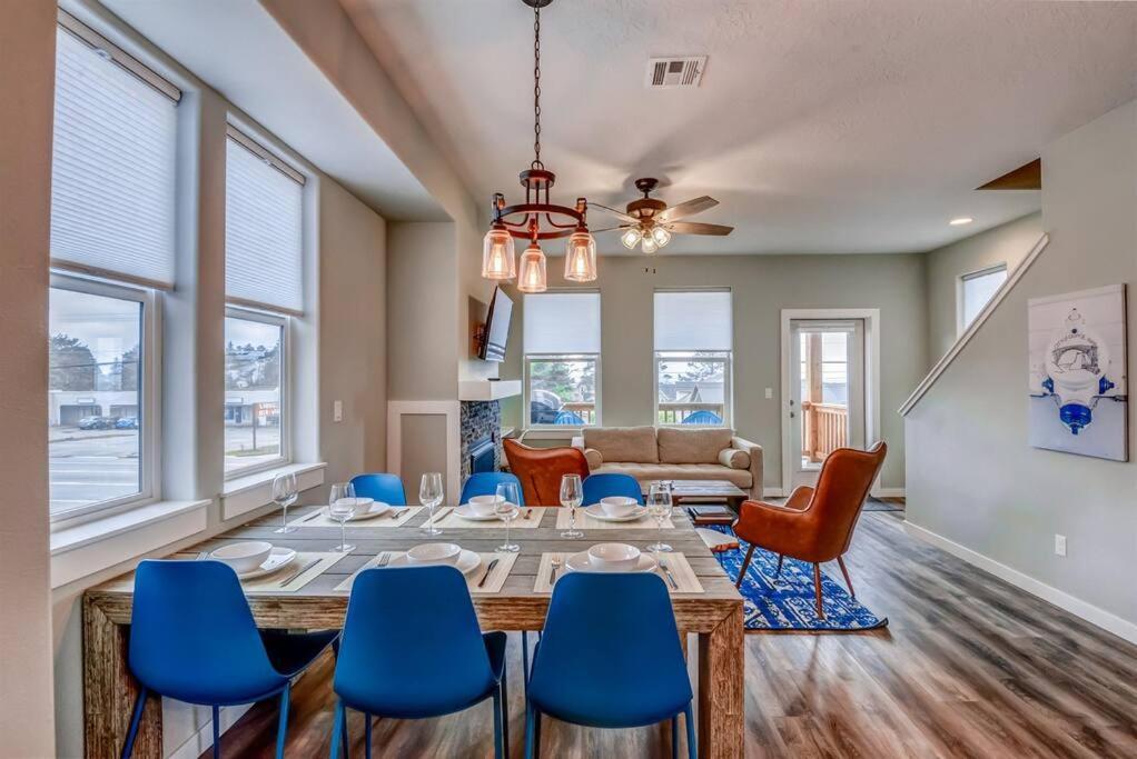 New Tri-Level Home With Ocean View And 3 En-Suite Bedrooms! Depoe Bay Esterno foto