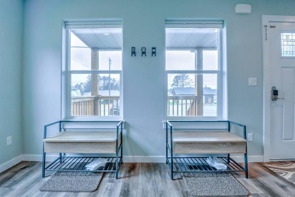 New Tri-Level Home With Ocean View And 3 En-Suite Bedrooms! Depoe Bay Esterno foto