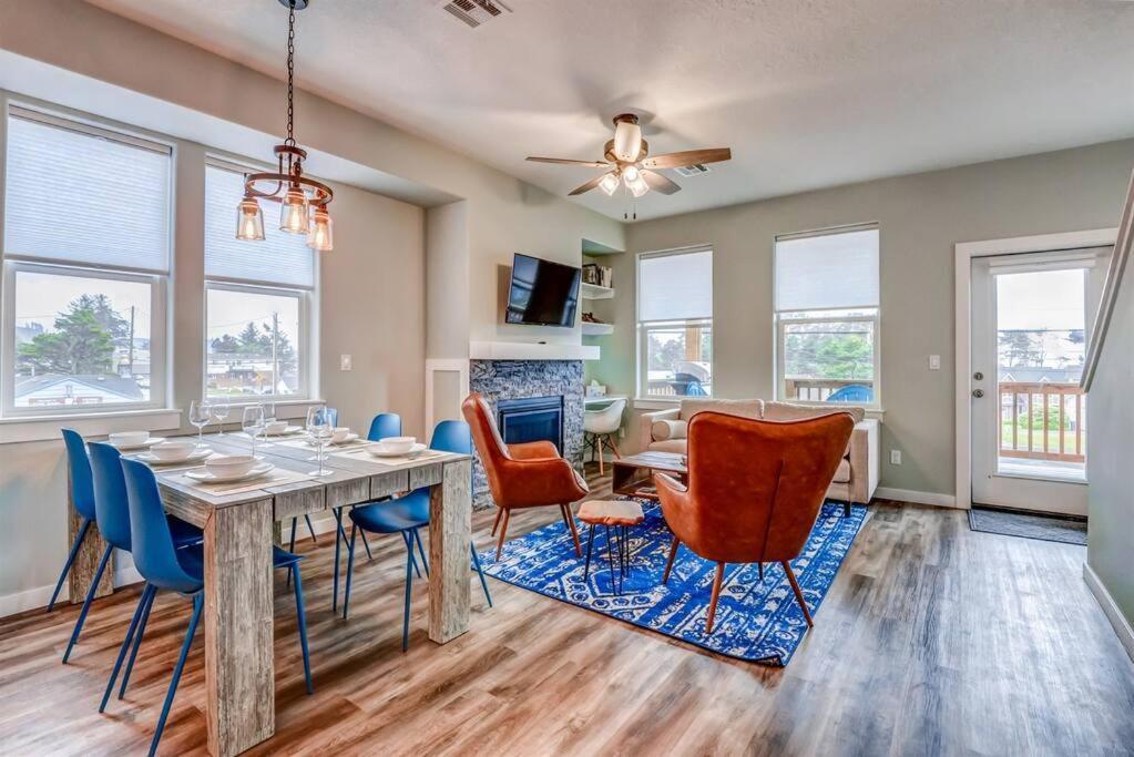 New Tri-Level Home With Ocean View And 3 En-Suite Bedrooms! Depoe Bay Esterno foto